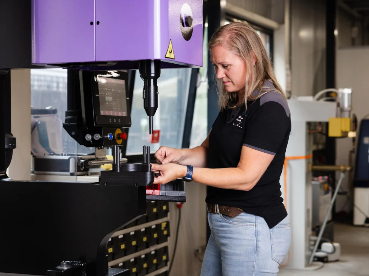 Inpersen met onze inpersmachine